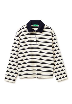 Kremowa koszula z długim rękawem w czarne poziome paski, z czarnym kołnierzem i trzema guzikami z przodu, rozłożona na płasko na białym tle.