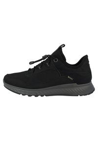 Scarpe da ginnastica nere con una tomaia testurizzata, suola flessibile e dettagli impermeabili in Gore-Tex. Presentano un design con lacci e un midsole ammortizzato.