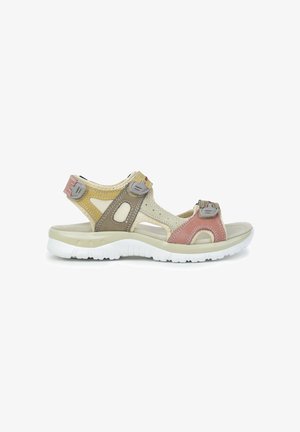 Sandalia de tiras multicolores en amarillo, rosa y beige. Cuenta con hebillas ajustables, una suela acolchada y acentos de tela texturizada.