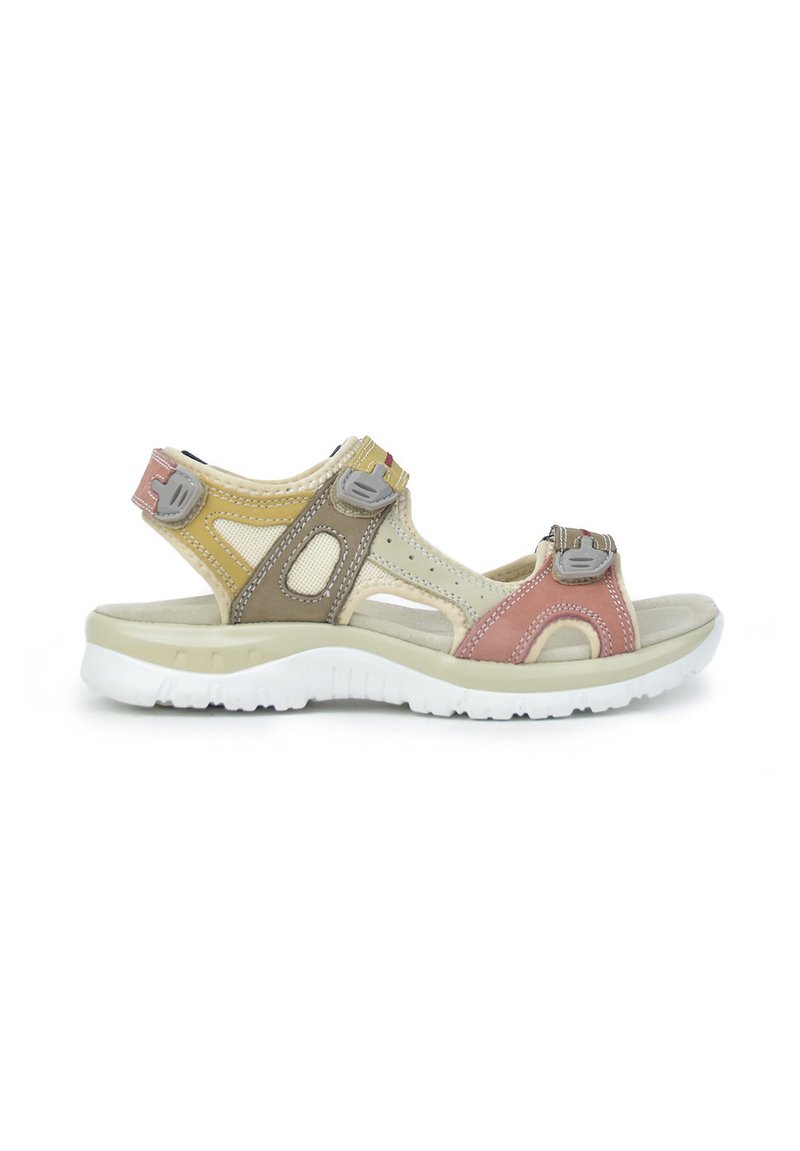 Sandalia de tiras multicolores en amarillo, rosa y beige. Cuenta con hebillas ajustables, una suela acolchada y acentos de tela texturizada.