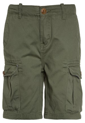 Grüne Cargo-Shorts mit Knopfverschluss, Gürtelschlaufen, seitlichen Taschen und geknöpften Klapptaschen an jedem Oberschenkel.