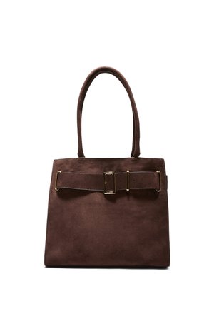 Sac à main en daim marron de forme rectangulaire, avec de longues poignées doubles et une large sangle ceinture ornée d'une boucle dorée sur le devant.