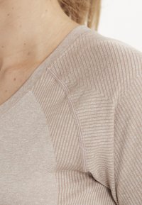 Endurance HALEN  SEAMLESS - Sports T-shirts -  warm taupe