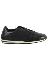 Scarpe atletiche nere in pelle con superficie liscia, pannelli laterali in tessuto, punta rotonda e suola e strisce bianche in evidenza.
