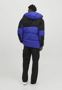 Jack & Jones JJEFORCE PUFFER - Wintermantel - bluing