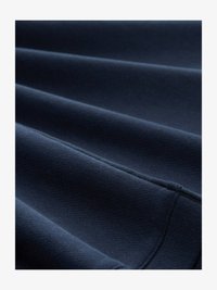 Ausgewählt, sky captain blue