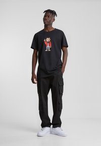 Mister Tee KANADA SKETCH TEE - Nyomott mintás póló - black