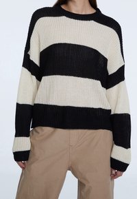 Stradivarius Sweter