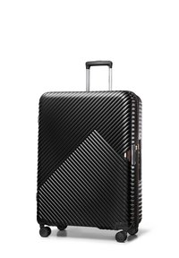 Valise rigide noire avec texture striée en diagonale, quatre roues pour la mobilité et une poignée télescopique pour un transport facile.