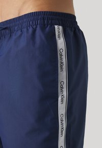 Calvin Klein Swimwear DRAWSTRING - Shorts da mare - signature navy
