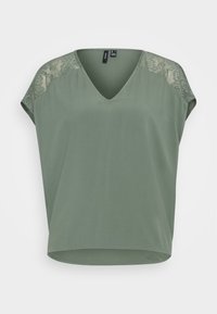 VMRUSK V NECK - T-shirt con stampa - laurel wreath