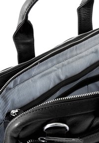 LUCLEON CALIFORNIA - Attachetasker - black