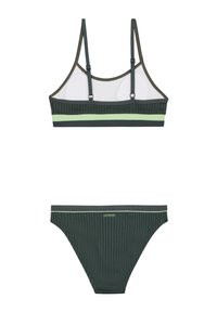 Groene en witte bikini set met een geribbelde structuur, verstelbare bandjes en contrasterende lichtgroene accenten op de band en tailleband.