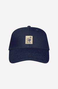 Cappellino da baseball blu navy con visiera piatta e retro regolabile. Presenta un patch quadrato beige con un design grafico sul fronte.