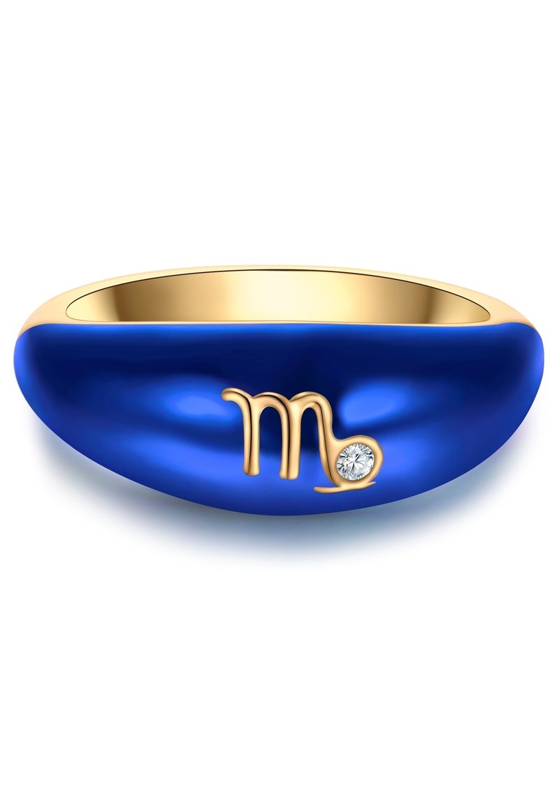 Zila emaljas gredzens ar zelta akcentiem, kas attēlo Skorpiona simbolu un mazu dimantu. Gluda tekstūra, noapaļota forma un pulēts apdare.