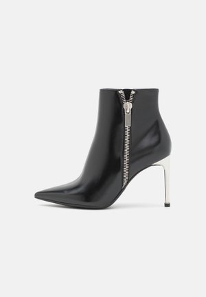 Bottines à talons hauts - black