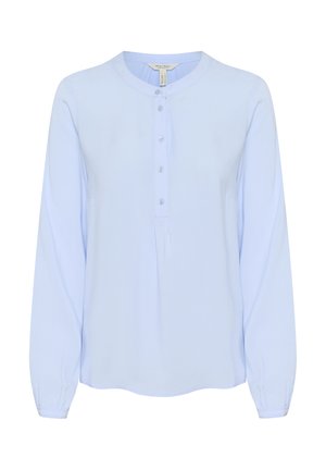 Svetlomodrá blúzka s dlhým rukávom a okrúhlym výstrihom, so zapínaním na gombíky a záhybmi. Vyrobená z hladkej látky, s jemne zúženými rukávmi.