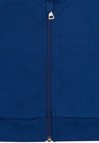 Giacca blu con zip, realizzata in tessuto liscio, con una cerniera centrale, caratterizzata da un orlo dritto e polsini a coste.