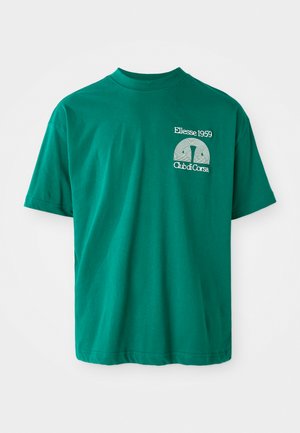 T-shirt en coton vert avec un col rond. Présente un imprimé graphique blanc avec "Ellesse 1959 Club di Corsa" sur la poitrine gauche.
