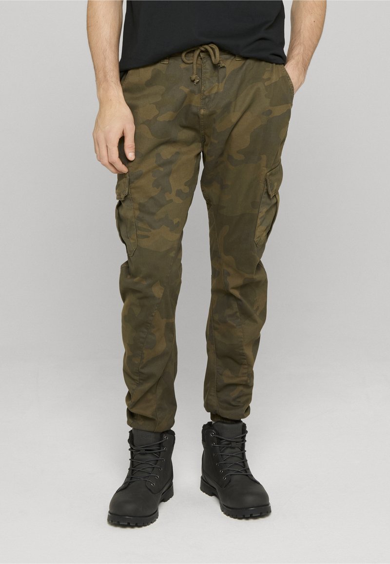 Urban Classics CAMO JOGGING  - Oldalzsebes nadrágok - olive