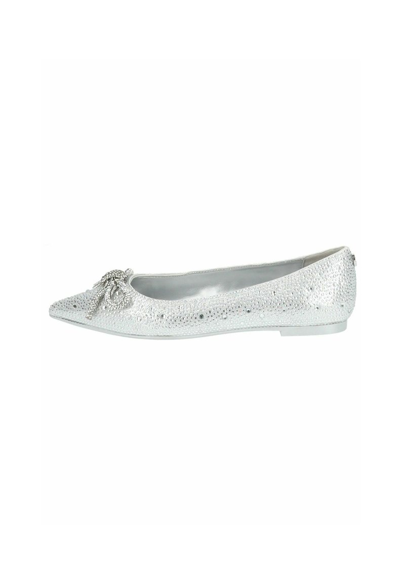 Ballerines argentées avec un bout pointu, surface texturée, embellissements et un nœud décoratif à l'avant. Doublure intérieure lisse.