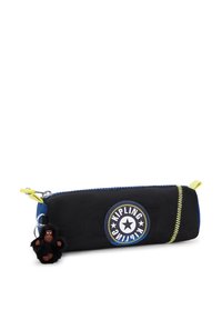 Svart pennfodral med en blå dragkedja, gula detaljer och en logotyp. Inkluderar en päls gorilla charm fäst vid dragkedjan. Slät yta.