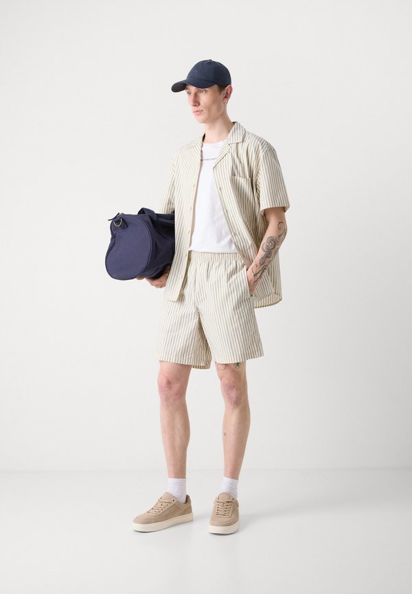 PULL ON - Shorts - turtledove2