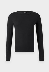 Μαύρο μακρυμάνικο πουκάμισο από ριμπ ύφασμα. Διαθέτει στρογγυλή λαιμόκοψη και εφαρμοστή γραμμή. Μονόχρωμο χωρίς σχέδια ή διακοσμήσεις.