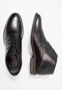 Pier One Derbies & Richelieus - black