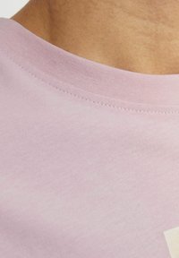 Jack & Jones JORVESTERBRO PICTURE CREW NECK - Marškinėliai su spaudiniu - pink nectar