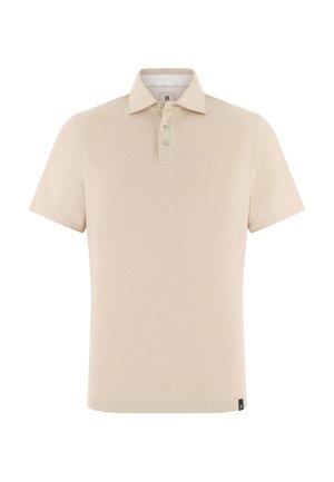 Polo beige à manches courtes avec trois boutons et une petite étiquette noire près de l'ourlet sur un fond blanc uni.