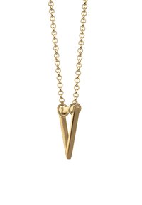 Collana dorata con un pendente geometrico a forma di V. La catena presenta anelli circolari e il pendente ha una superficie liscia e lucida.