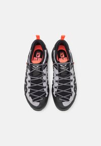 Salewa WILDFIRE EDGE - Pantofi drumeție - alloy/black
