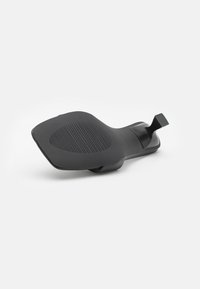 Semelle intérieure de chaussure en silicone noir avec surface texturée et petite languette pour un enfilage facile, présentant un design plat et moulé.
