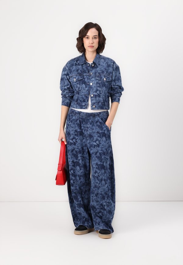 EASY HORSESHOE LASER FLORAL - Relaxed fit jeans2