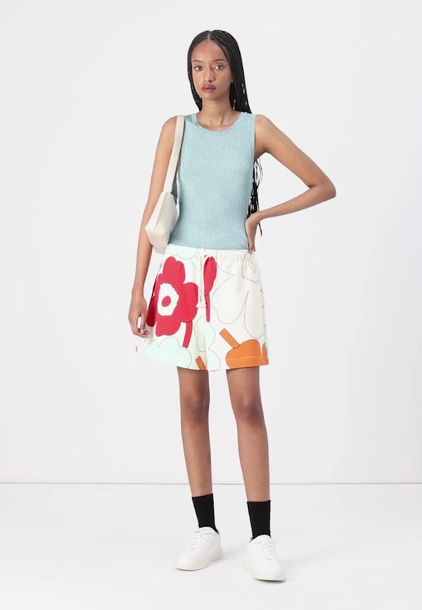 MIKSAUS PIIRTO UNIKKO - Shorts2