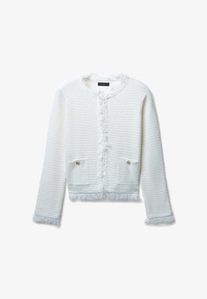 Cardigan bianco, texturizzato, con design corto, bordi sfrangiati, due tasche frontali e dettagli con bottoni dorati.