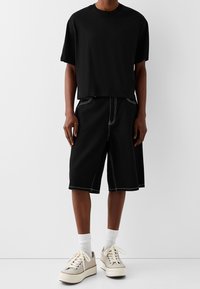 Bershka Farkkushortsit - black