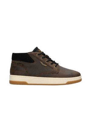 Bruine leren hoge sneaker met zwarte kraag, zwarte veters, beige zool en klein vleugellogo aan de zijkant.