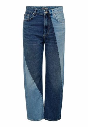 Jeansy z wysokim stanem i szerokimi nogawkami z wzorem patchwork, zawierające ciemnoniebieskie i jasnobłękitne panele z denimu oraz przednie kieszenie.