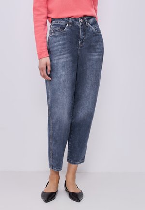 - Jeansy Relaxed Fit