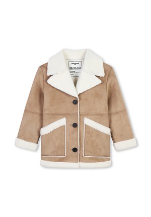 Veste en faux daim marron avec col et finitions en fausse fourrure blanche, ornée de trois boutons noirs et de poches avant avec des bords contrastants.