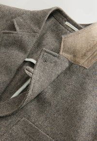 Gray herringbone-patterned fabric jacket featuring a lightweight design, textured collar in beige, and subtle stitching details.