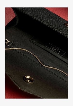 Portofel texturat negru cu fermoar auriu și închidere cu capse, având căptușeală interioară și un eticheta de marcă în interior.