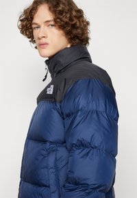 The North Face 1996 RETRO NUPTSE JACKET - Dunjakker - summit navy/black