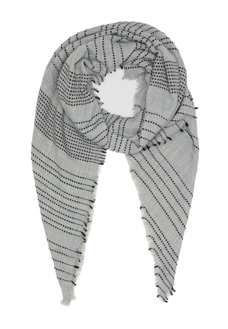 Écharpe grise avec des lignes et des rayures noires à pois. Bords effilochés, tissu léger, drapée en forme circulaire, affichant des motifs complexes.