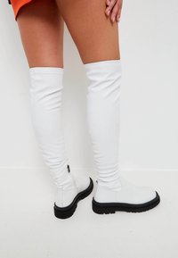 Cesare Gaspari Botas mosqueteras - white