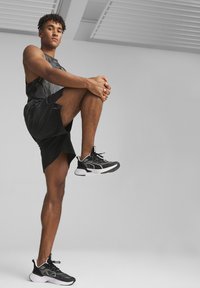 Puma SOFTRIDE SWAY - Zapatillas running asfalto - black cool dark gray