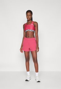 Under Armour MID BRANDED - Sutien sport cu susținere medie - shaded fuchsia/white
