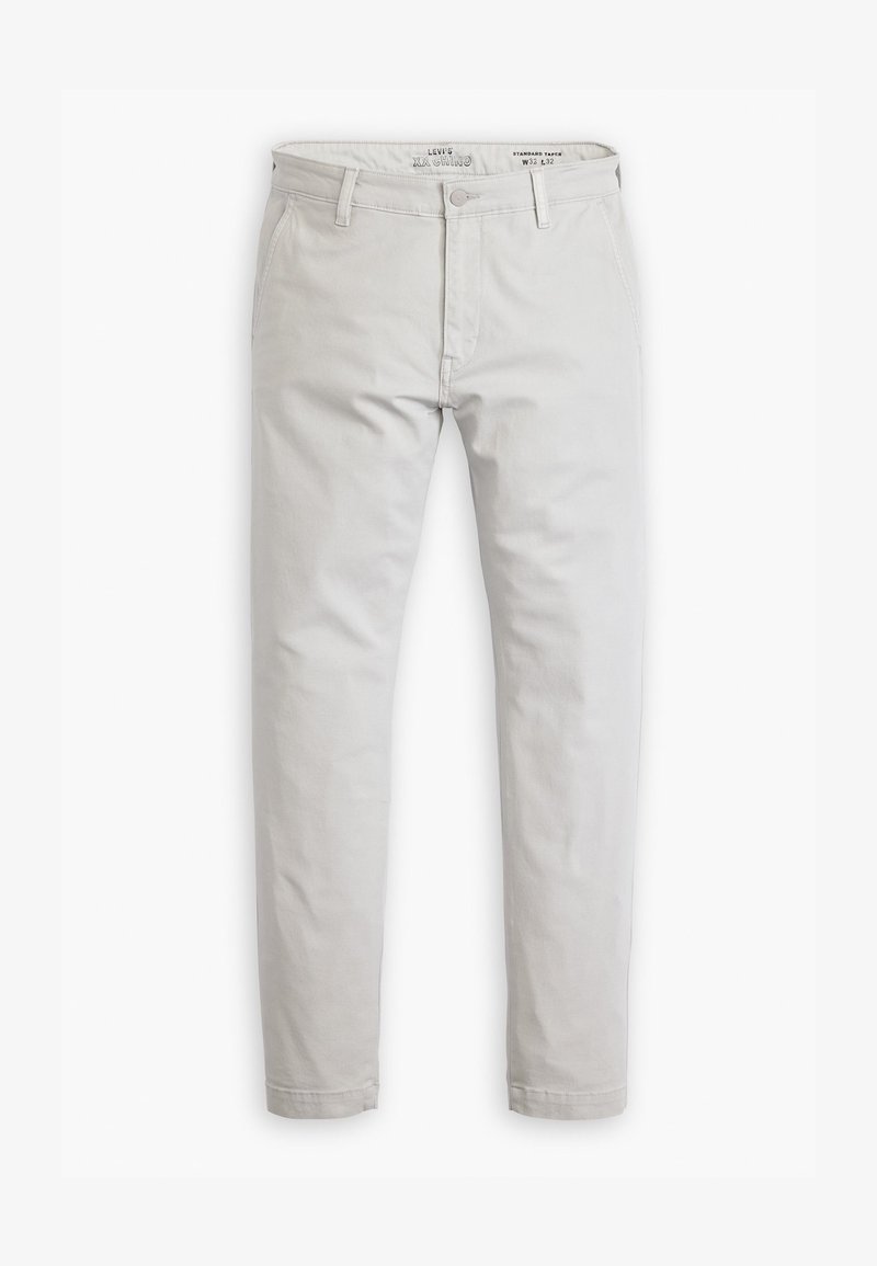 Svetlo šedé nohavice z bavlny s hladkým povrchom. Obsahujú zapínanie na gombík, predné vrecká a zúžený strih nohavíc.